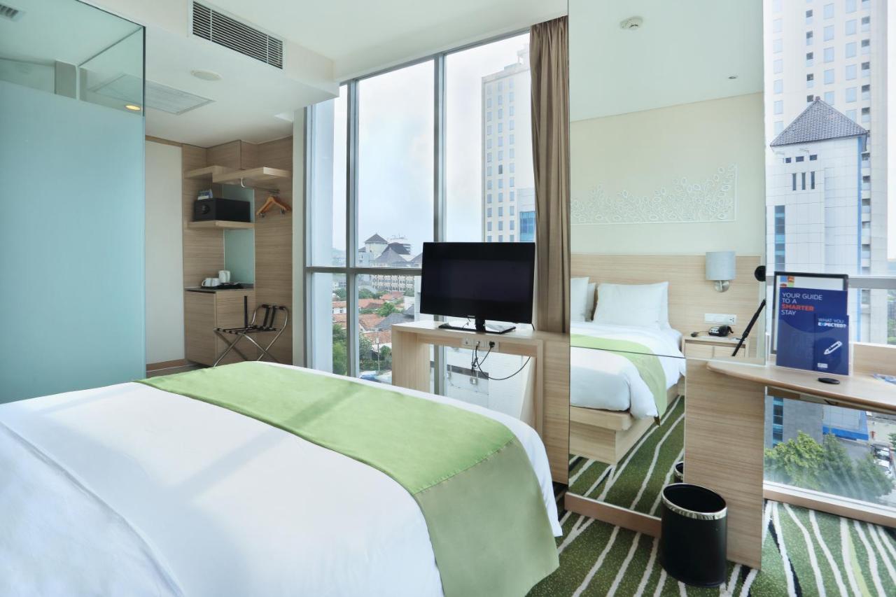 Holiday Inn Express Semarang Simpang Lima By Ihg Exterior foto