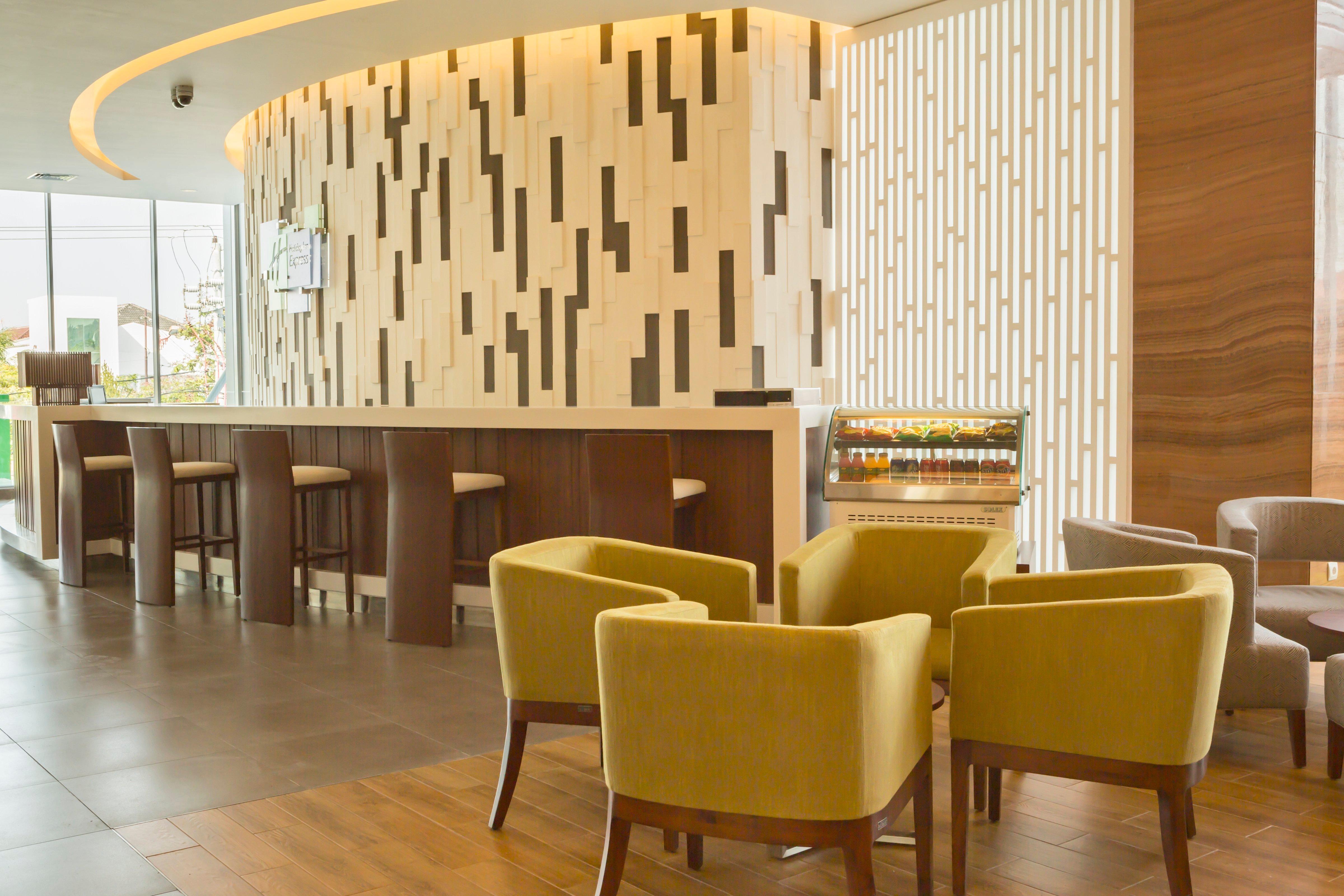 Holiday Inn Express Semarang Simpang Lima By Ihg Exterior foto