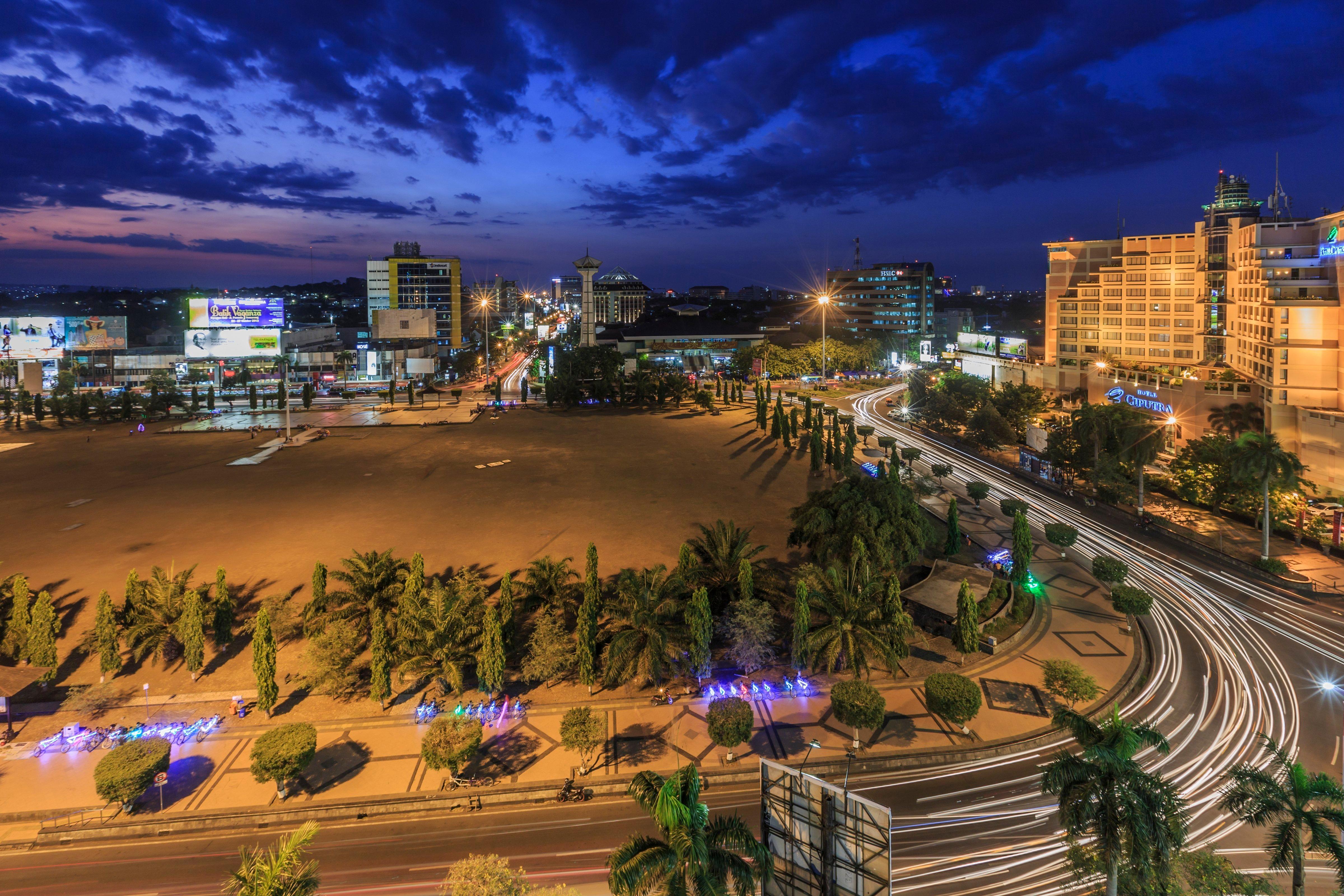 Holiday Inn Express Semarang Simpang Lima By Ihg Exterior foto