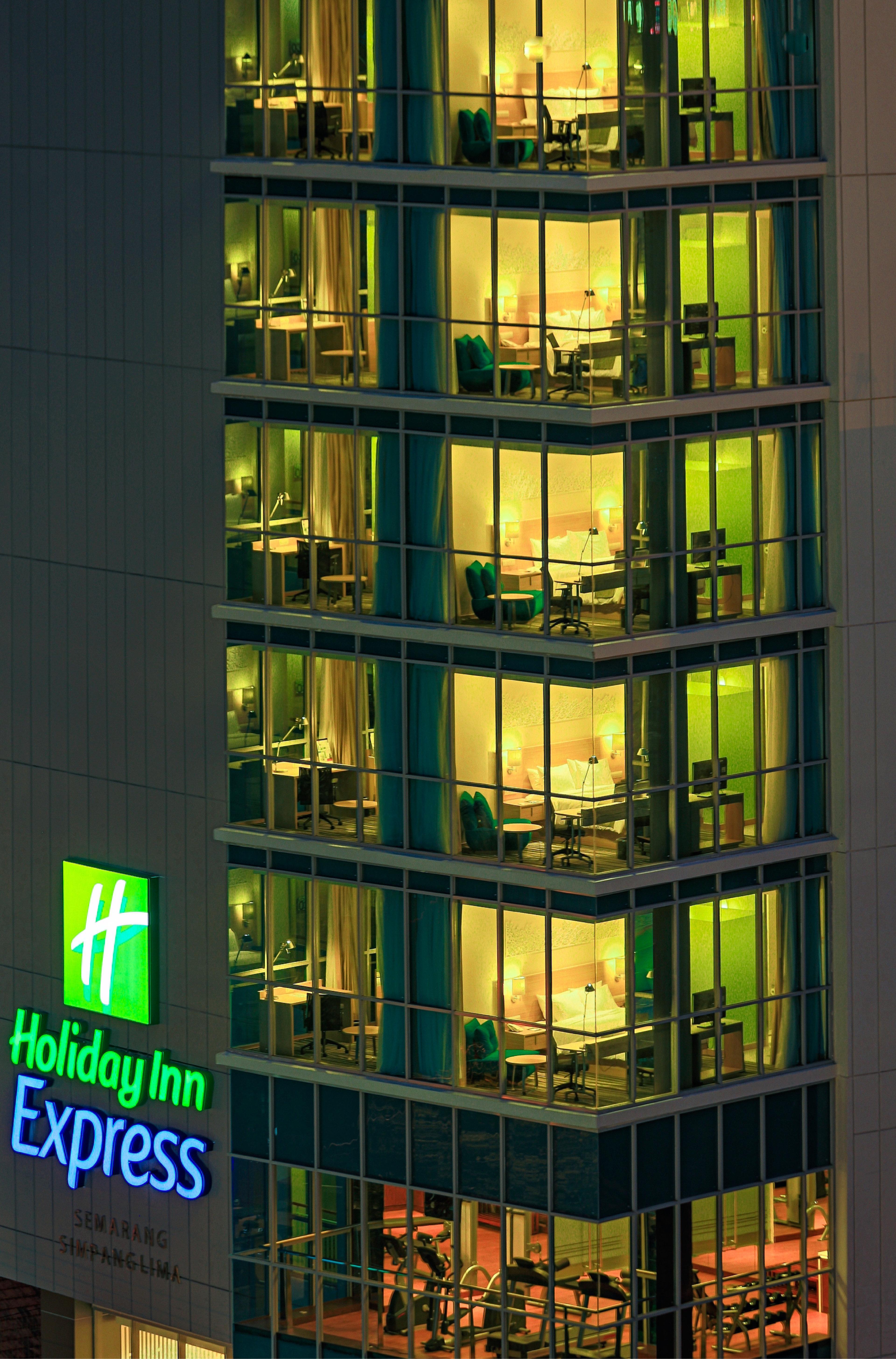 Holiday Inn Express Semarang Simpang Lima By Ihg Exterior foto