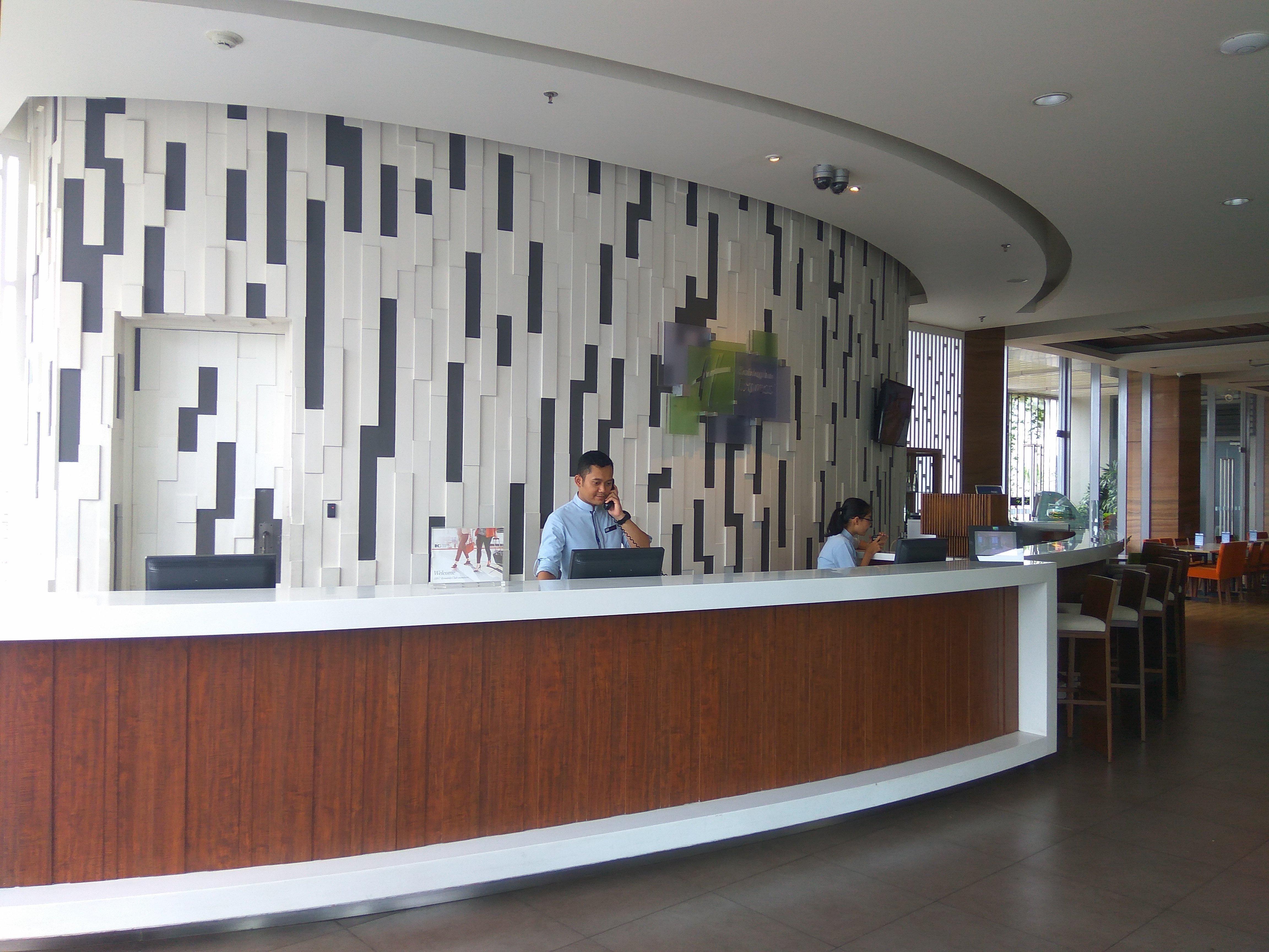 Holiday Inn Express Semarang Simpang Lima By Ihg Exterior foto