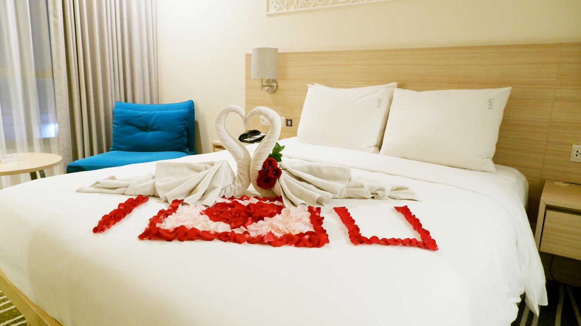 Holiday Inn Express Semarang Simpang Lima By Ihg Exterior foto