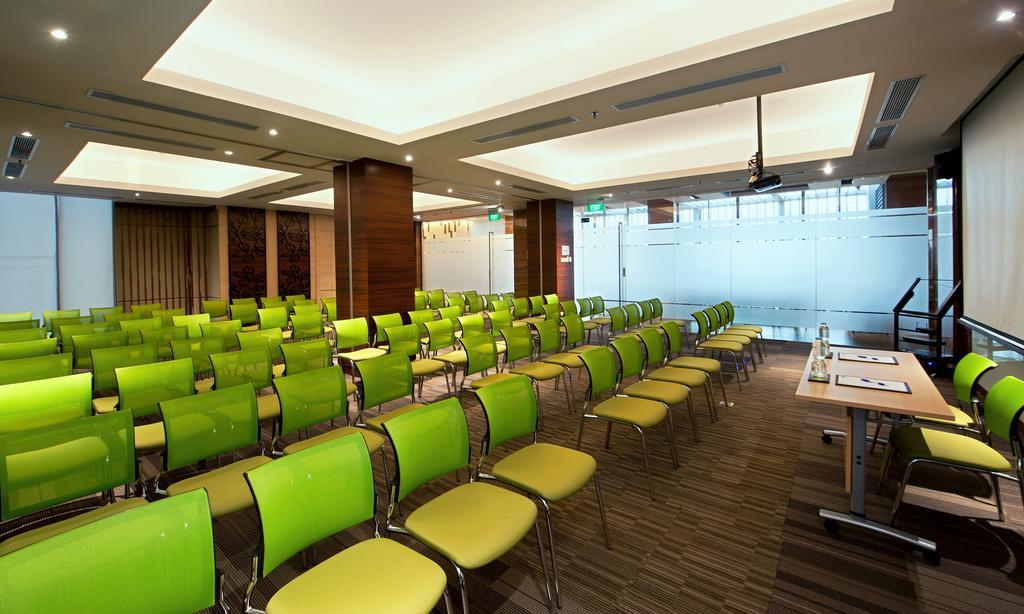 Holiday Inn Express Semarang Simpang Lima By Ihg Exterior foto